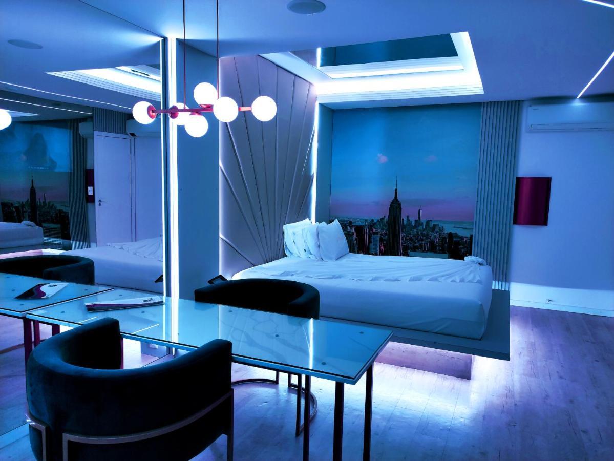 Le Monde (adults Only) 2*