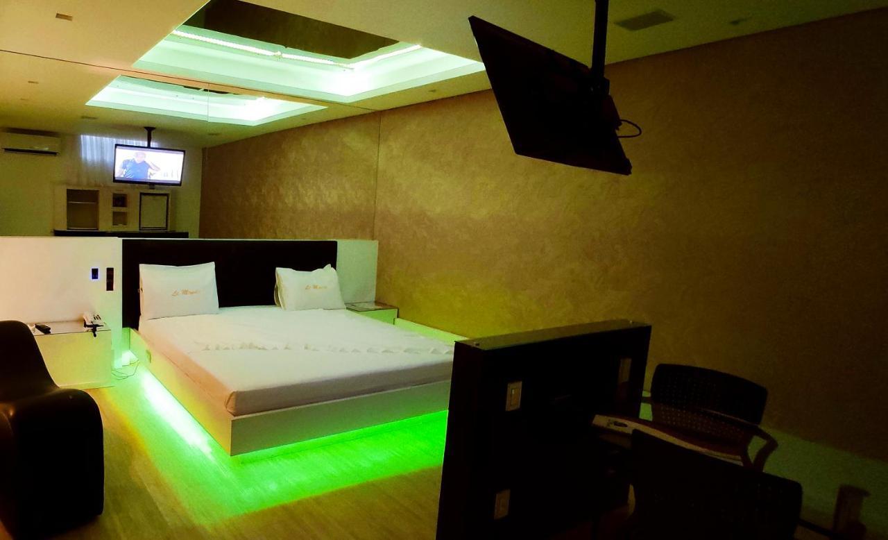 Le Monde (adults Only) 2*