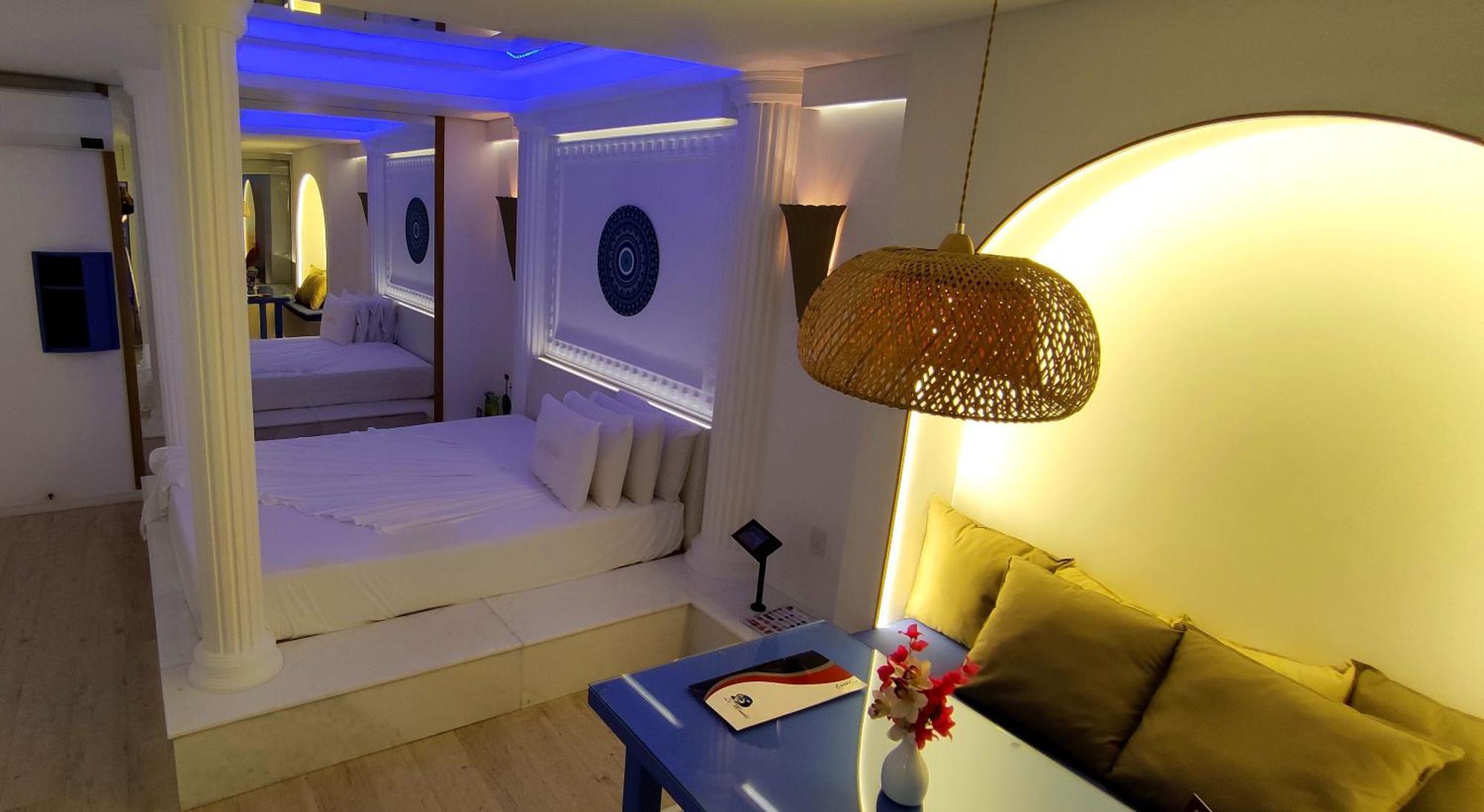 Love hotel Le Monde (adults Only) 2*